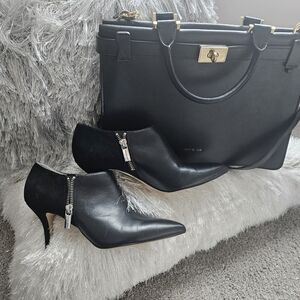 Beautiful barely worn leather Micheal Kors shoulder bag